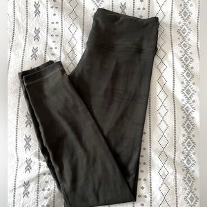 Lululemon size 6 green camo leggings